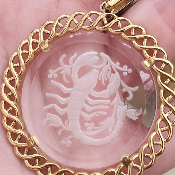 Vintage 1960's Crown Trifari Reverse Intaglio Glass Scorpio Zodiac Pendant - Picture 10 of 12